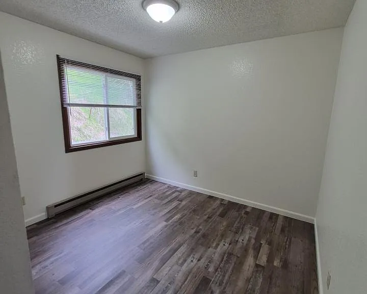 1907 Burnstead Dr — Photo 8
