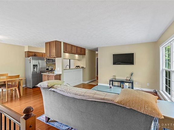 4th image of 95 Sunnyside Dr