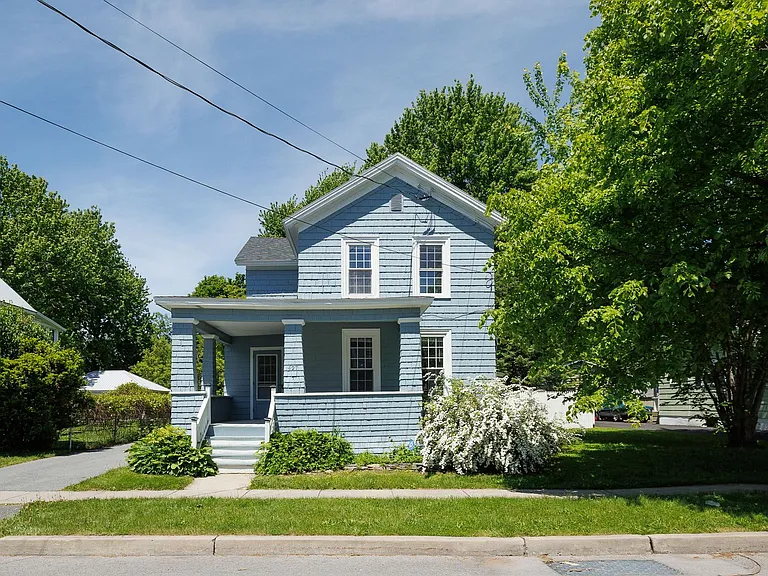 427 Flower Ave E — Photo 2