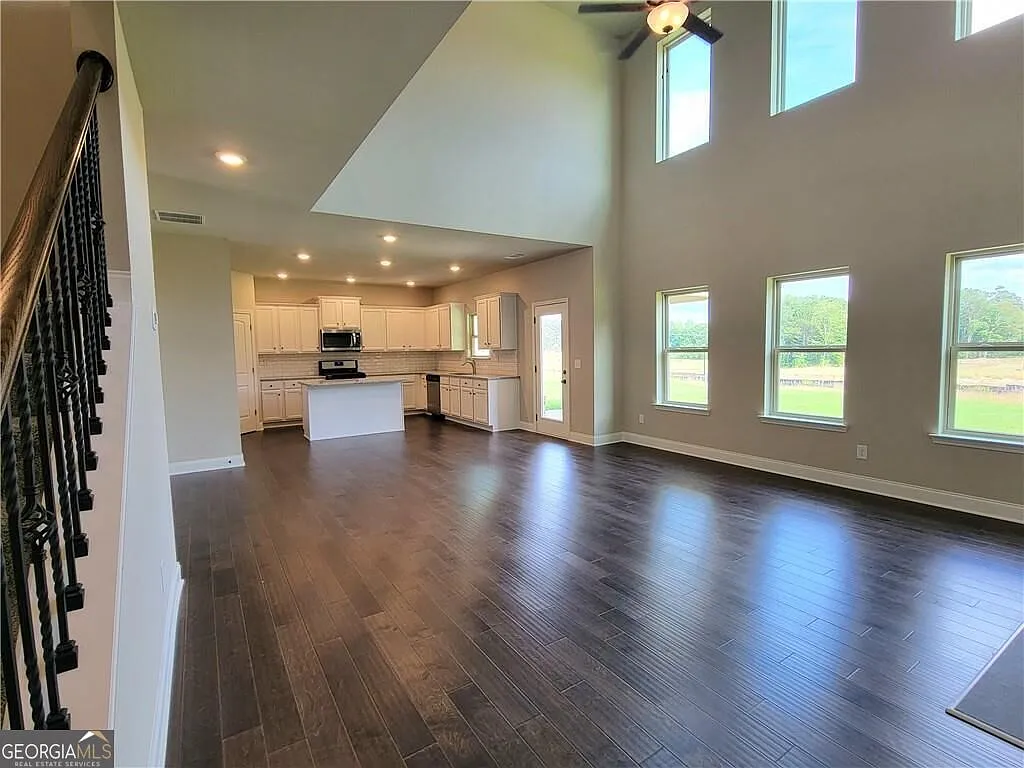 5 bed, 4.0 bath, $3,450 — Photo 2