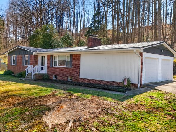 1556 Shawnee Ave E, Big Stone Gap, VA 24219