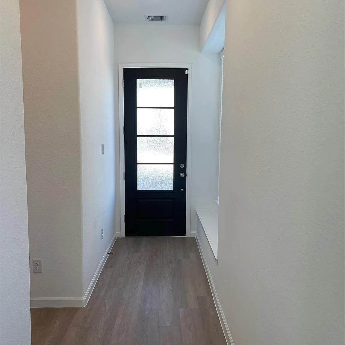 3 bed, 2.5 bath, 1897 sqft, $2,300 — Photo 3