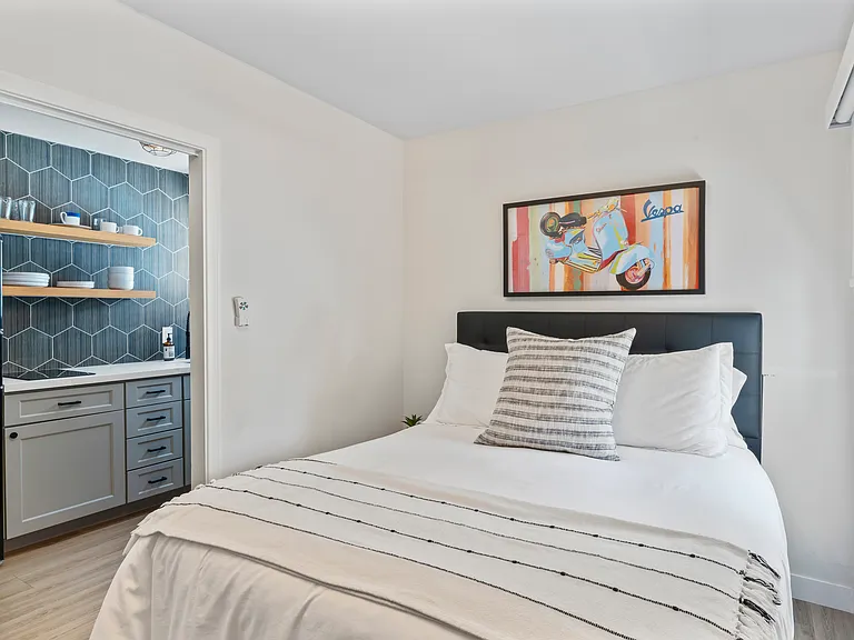 127 Agate Ave #B — Photo 9