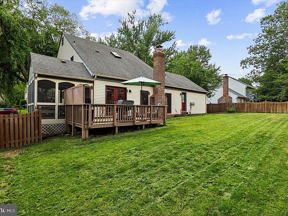 3rd image of 15421 Autumn Ln