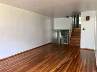 22352 56th Ave, Oakland Gardens, NY 11364