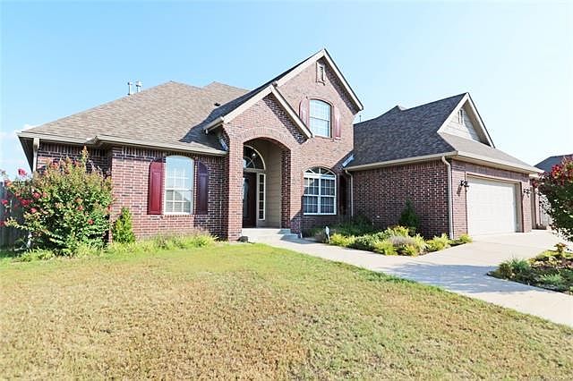 Great curb appeal!