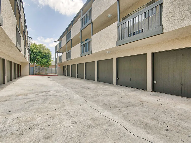 Lemon Ave Apts — Photo 16
