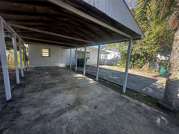 4th image of 821 SW 2nd St