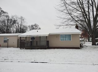 1300 5th St, Three Rivers, MI 49093