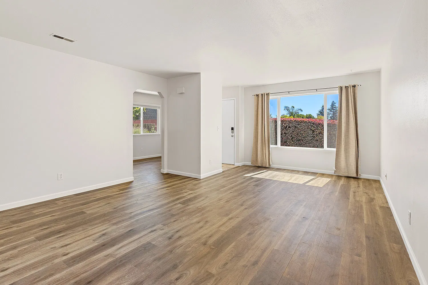 2 bed, 1.5 bath, 960 sqft, $3,800 — Photo 2