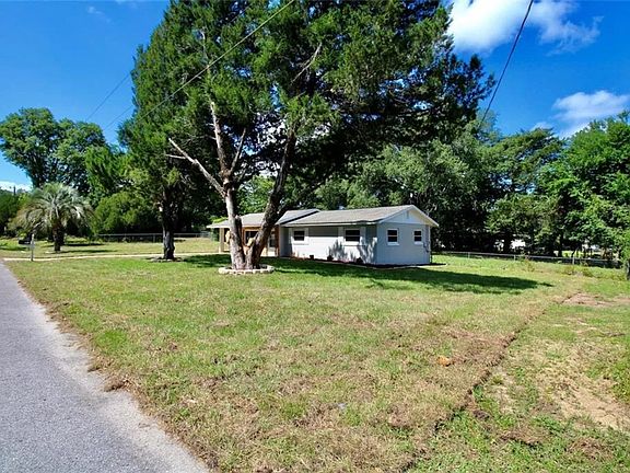 3rd image of 2912 NE 25th Ct