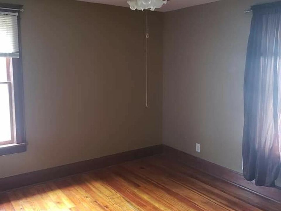 2nd image of 401 S Main St