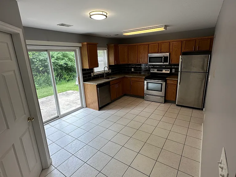 9735 Main St #6 — Photo 8