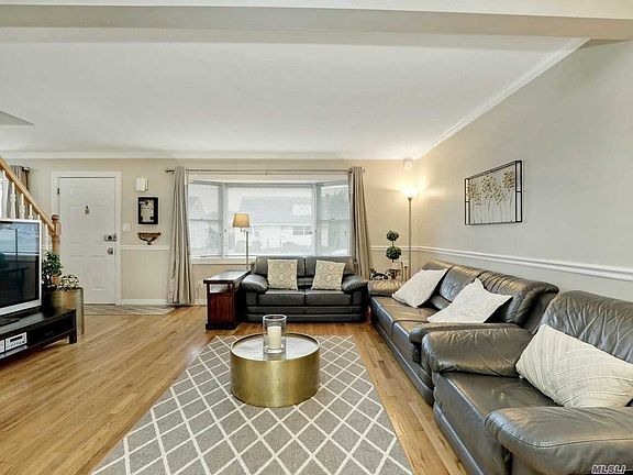 4th image of 85 Moeller St