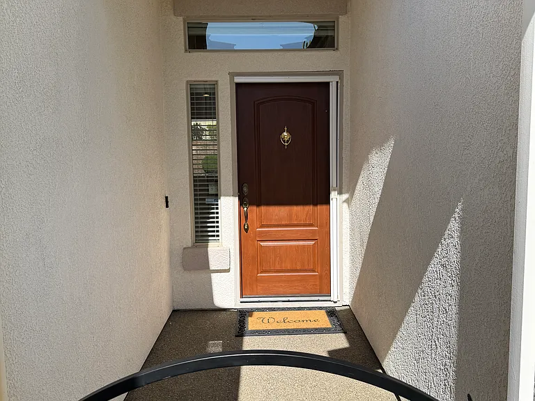 1375 Tahoma Ln — Photo 2
