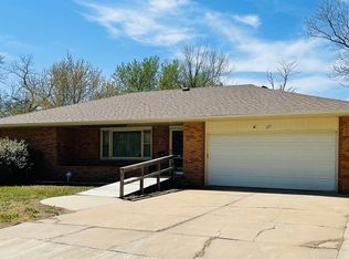 225 S Cedar St, Marion, KS 66861