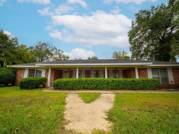 307 W 4th St, Fordyce, AR 71742