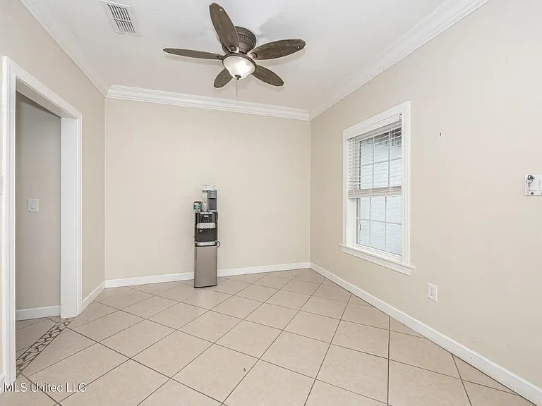 15208 Lisa Dr — Photo 9