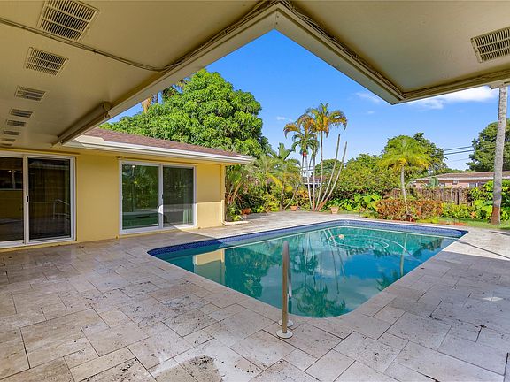5th image of 820 Alamanda Court