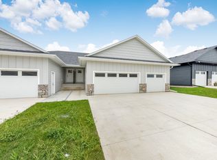 7207 E 45th St, Sioux Falls, SD 57110