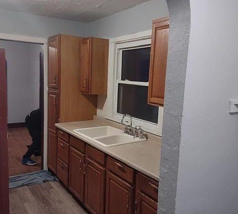 3rd image of 613 Crestmore Ave