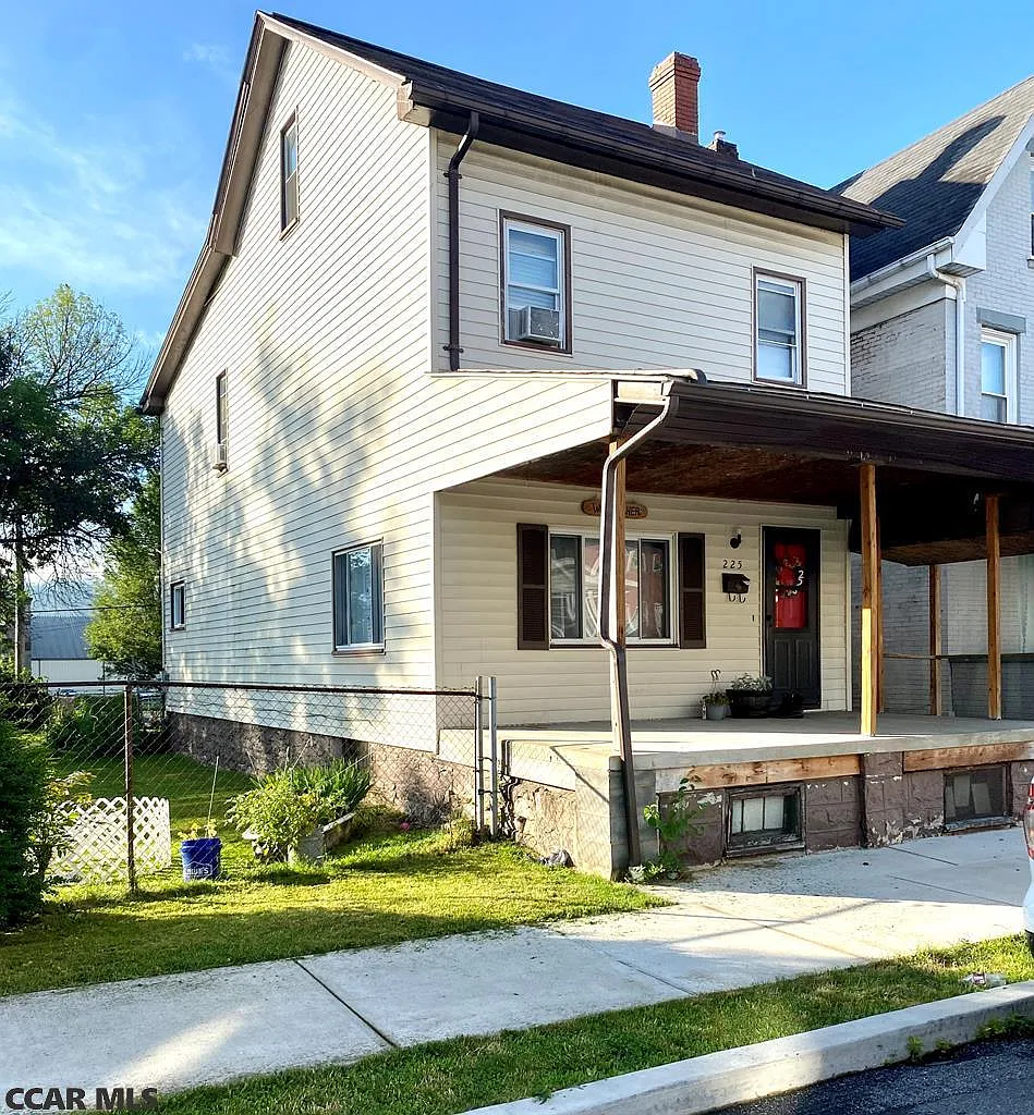 225 Lexington Ave photo 1