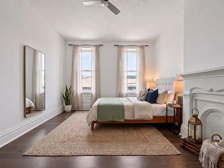 2306 E Carson St — Photo 3