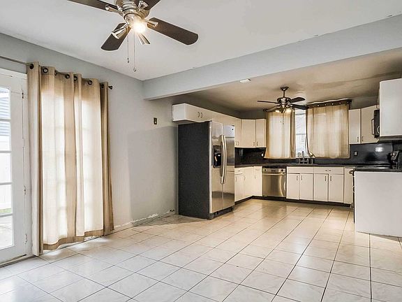 5th image of 61 Boxwood Ln