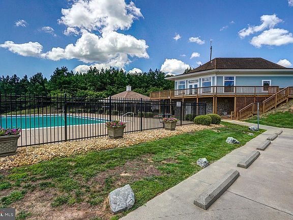 4th image of 13 Oak Haven Dr