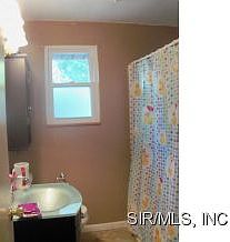 5th image of 1005 Rhondell Ln