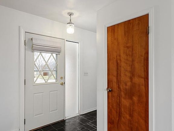 4th image of 423 Oakwood Dr