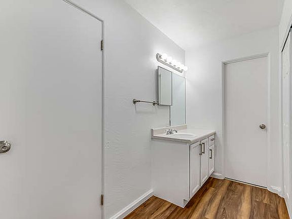 5th image of 833 E Ellsworth Ave #205