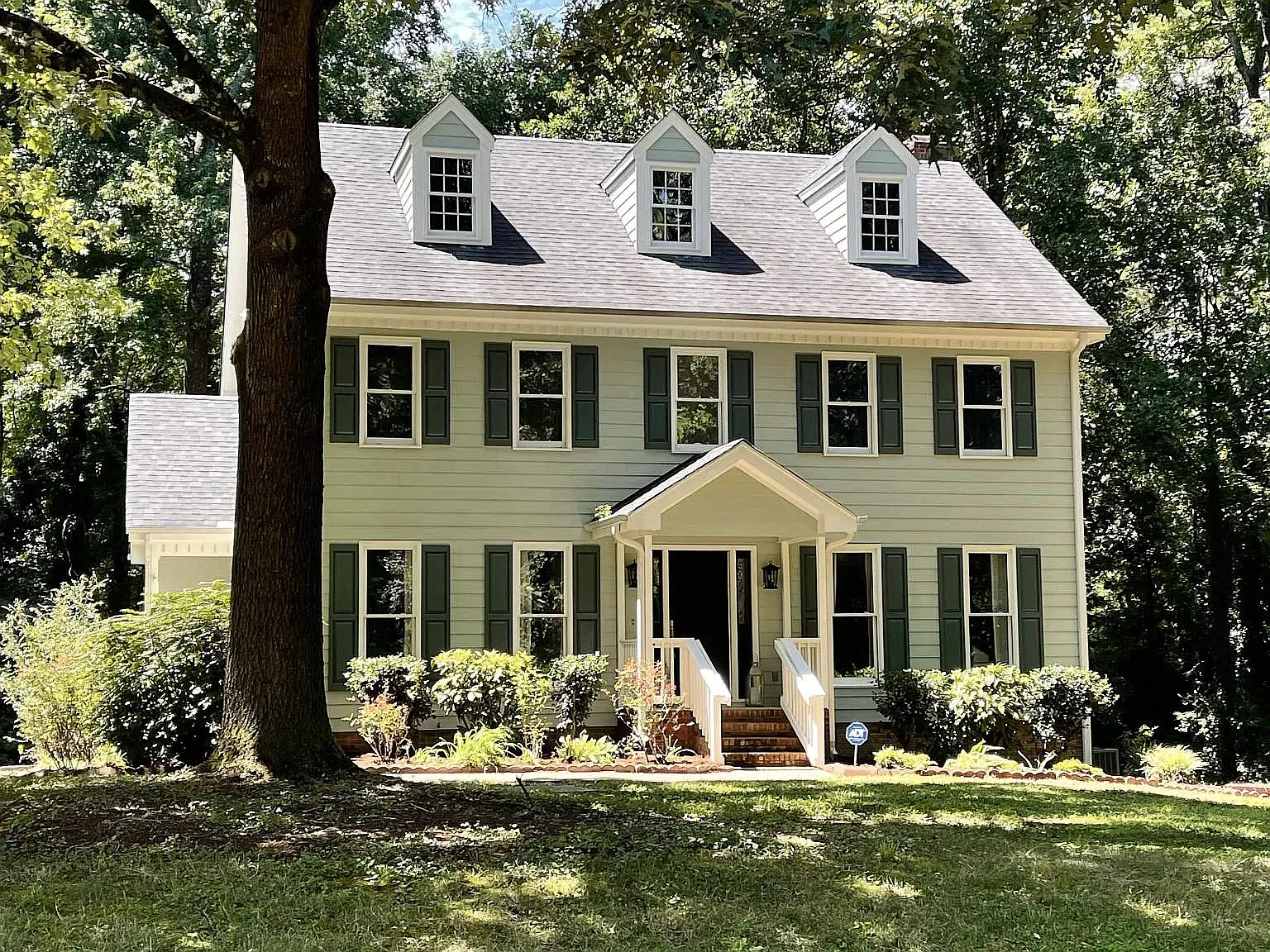 4 bed, 2.5 bath, 2340 sqft, $3,300 — Photo 1