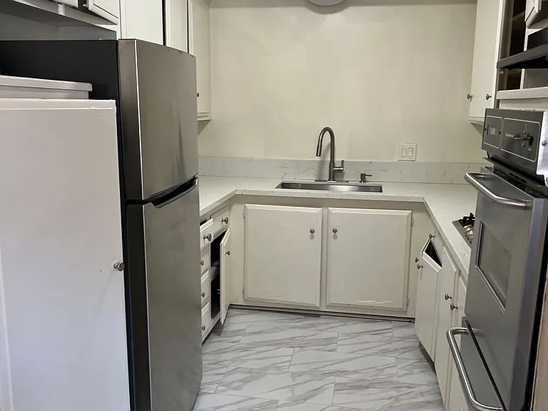 6125 S Victoria Ave — Photo 1