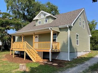 1306 3rd St, Altavista, VA 24517