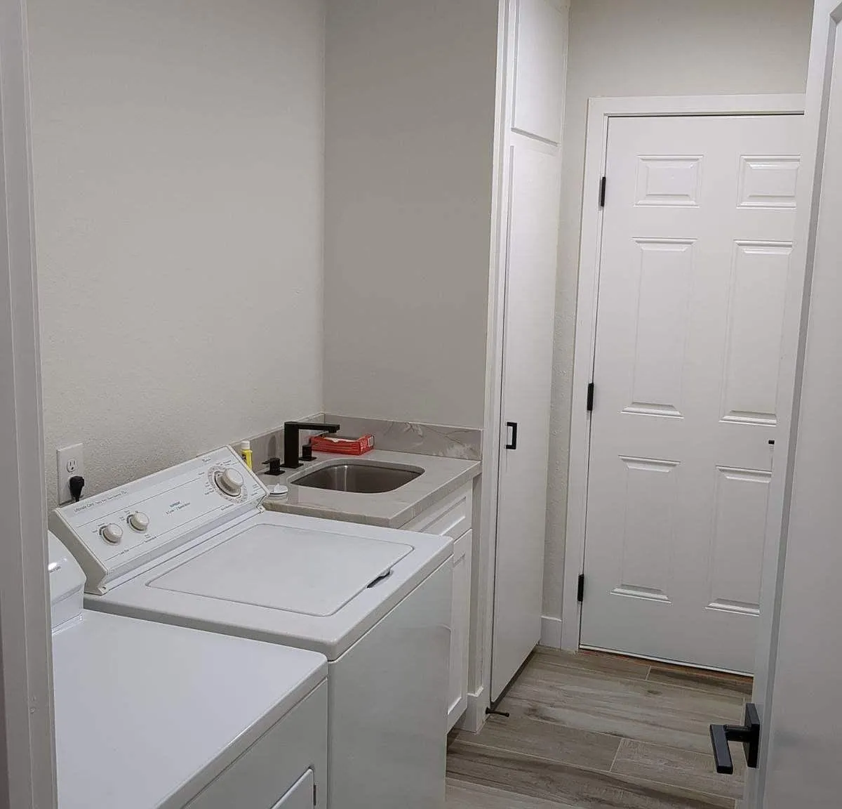 3 bed, 1765 sqft, $2,500 — Photo 2