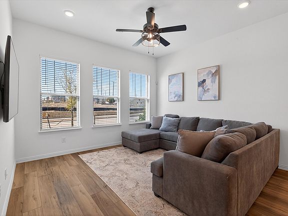 5th image of 3038 Opera Way