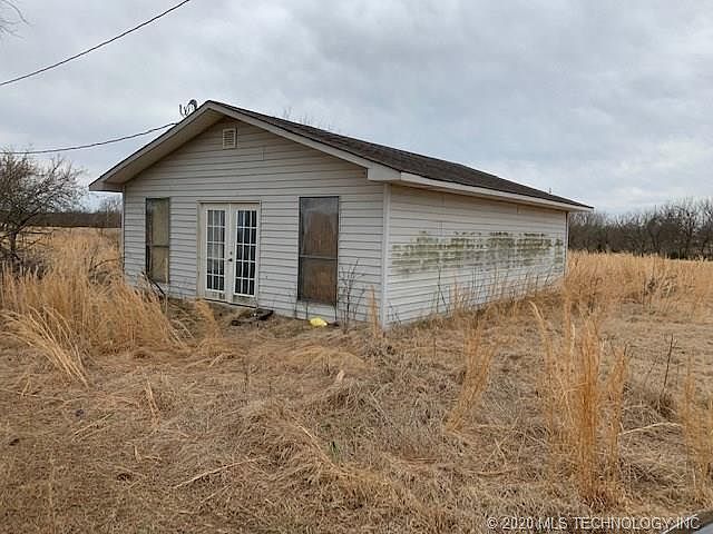 2nd image of 423730 E 1060th Rd