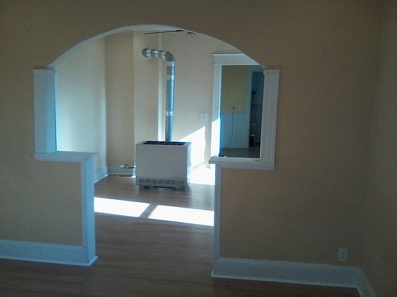 3rd image of 113 11th Ave #2