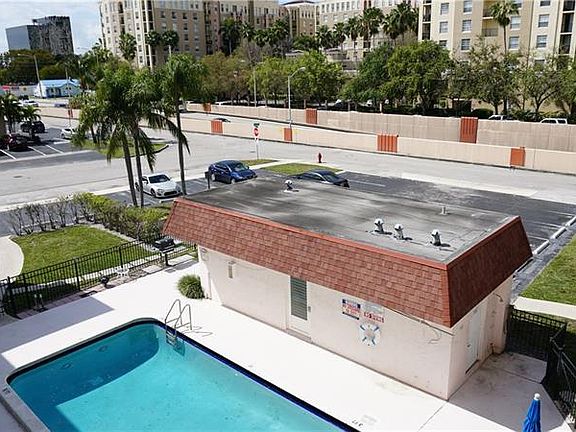 3rd image of 601 SE 5th Ct APT 101