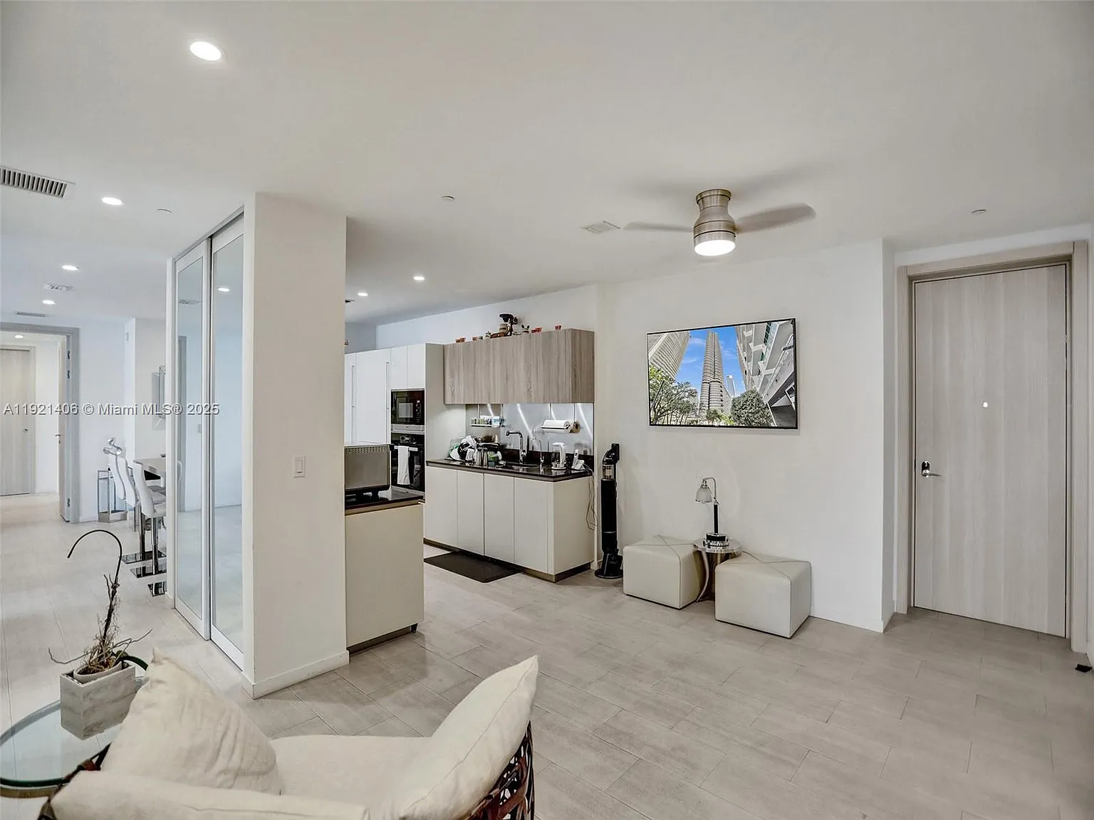 Brickell Flatiron Condo — Photo 4