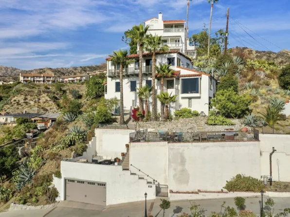 4 Skyline Dr, Burbank, CA 91501