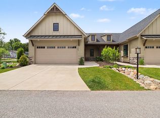 1905 E Woodglen Cir, Valparaiso, IN 46383