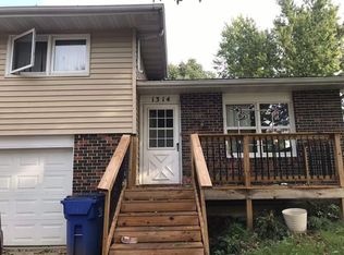 1314 Lewis St, Vermillion, SD 57069
