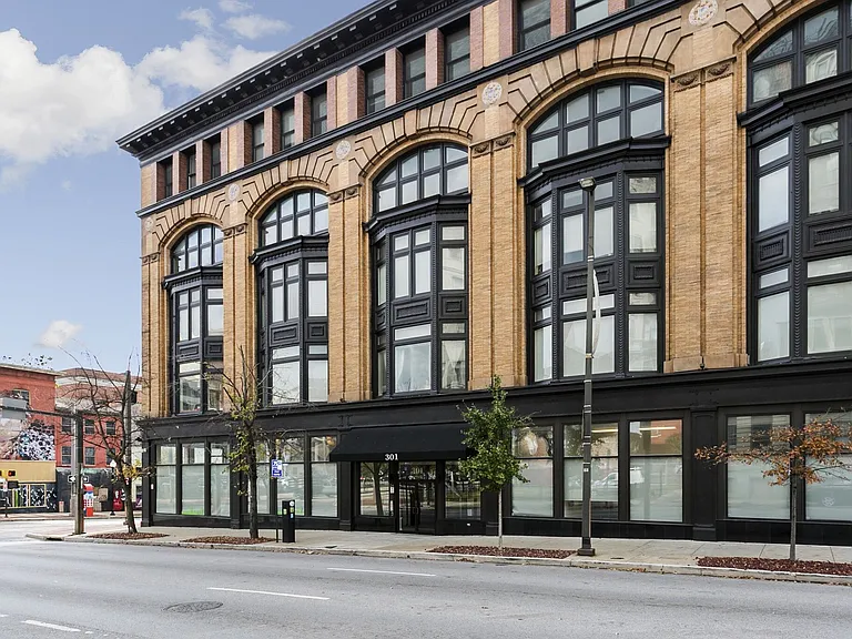 St James Apartments — Photo 1