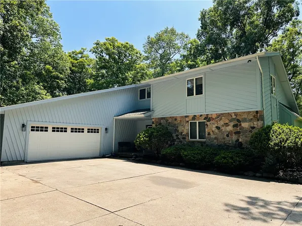 16480 N Briarwood Dr, Effingham, IL 62401