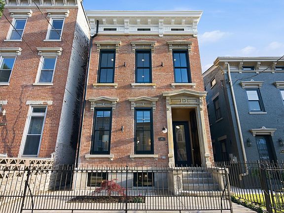 4th image of 1117 Dayton St