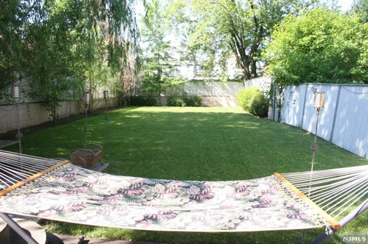 3 bed, 1600 sqft, $3,600 — Photo 2