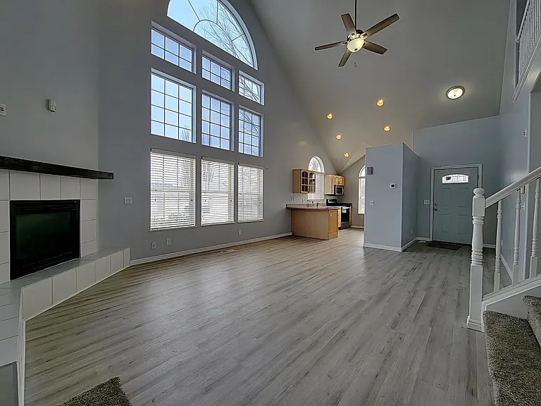 1528 W Duffys Ln — Photo 3