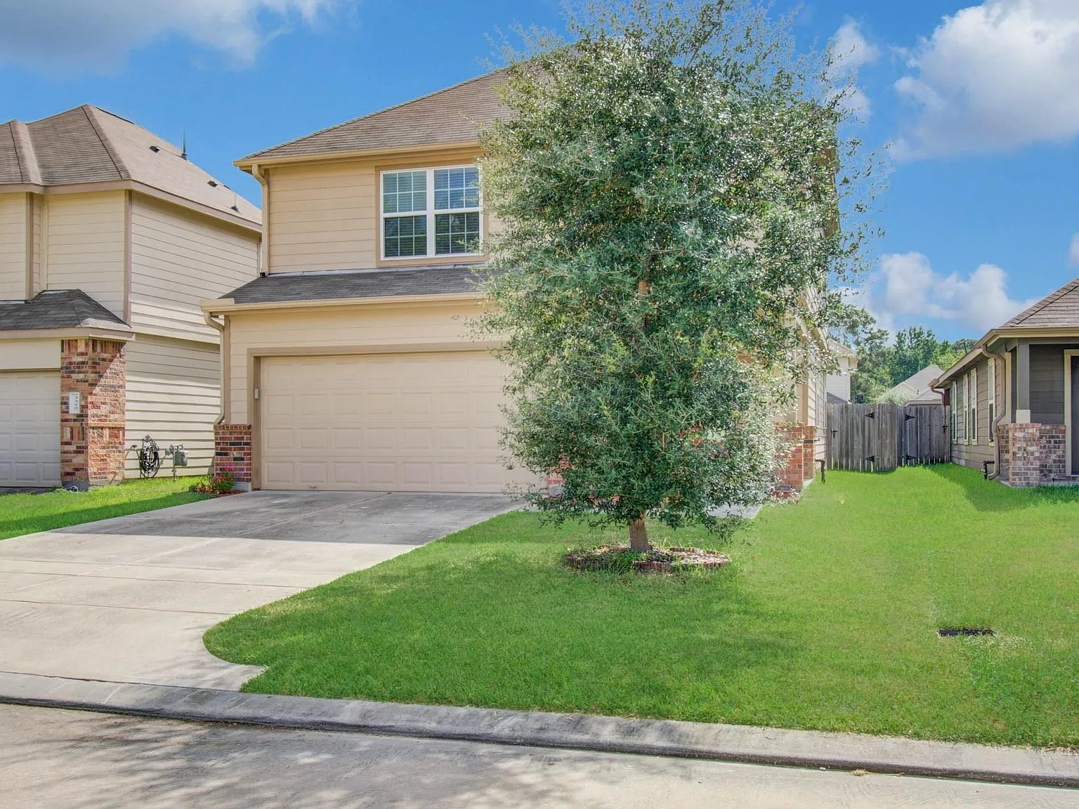 3 bed, 2.5 bath, 1833 sqft, $1,895 — Photo 3